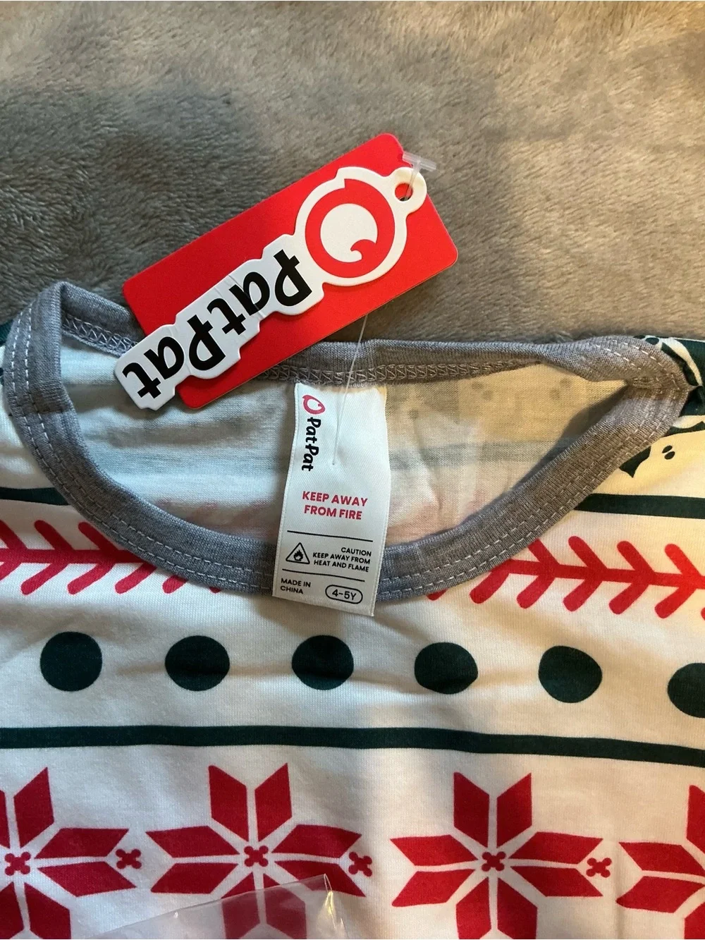 PatPat Red, Green & White Holiday Kids Pajama Set with Plaid Socks